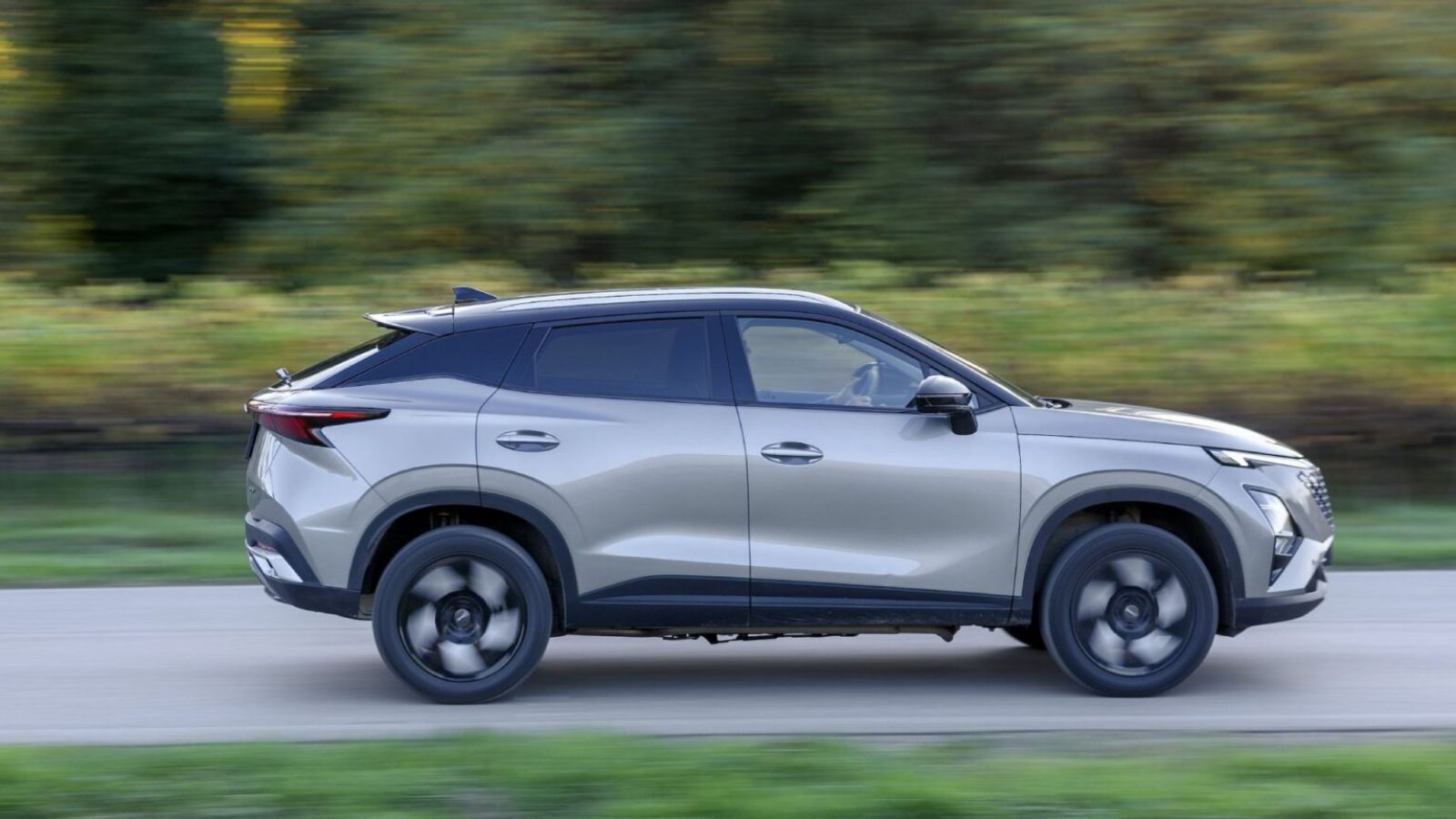 Στην πόλη καίει μόνο 4,8 λτ. και κάνει το 0-100 σε 8,2 δλ.